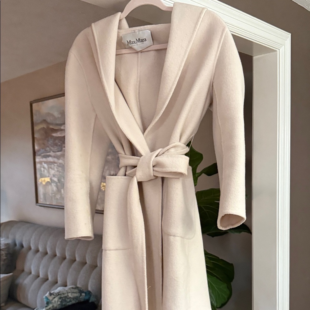 MaxMara Luxurious Cream Pea Coat